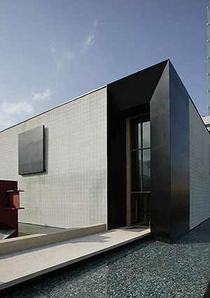 「Mucha Four Season Hospitality Center 」