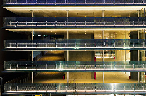 「STRONG BUILDING」