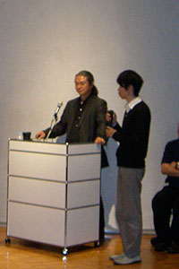 橋本氏の右隣に立つ大賞受賞者の中村氏。