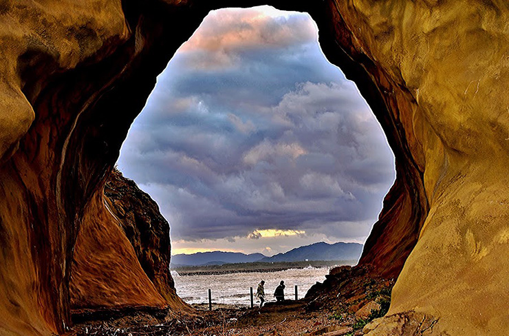 洞穴の夕景