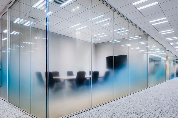 三菱総研DCS株式会社本社オフィス来客エリア “Grow to SKY”